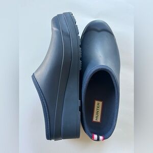 Hunter original Play navy clogs sz 7